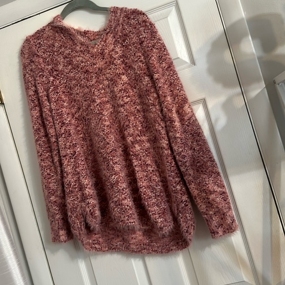 Fuzzy sweater - Picture 1 of 4